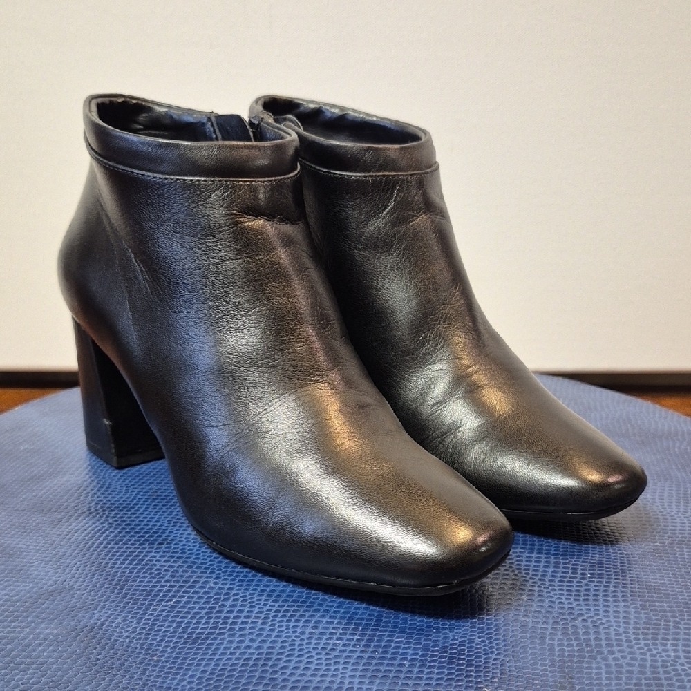 Aerosoles Womens Ankle Booties. 2.5" Block Heel.leather Upper(1640) EC.